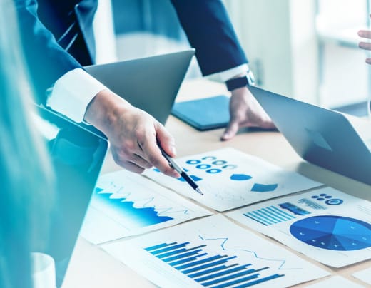 スピードと精度を訴求したウェブサイトの画面例